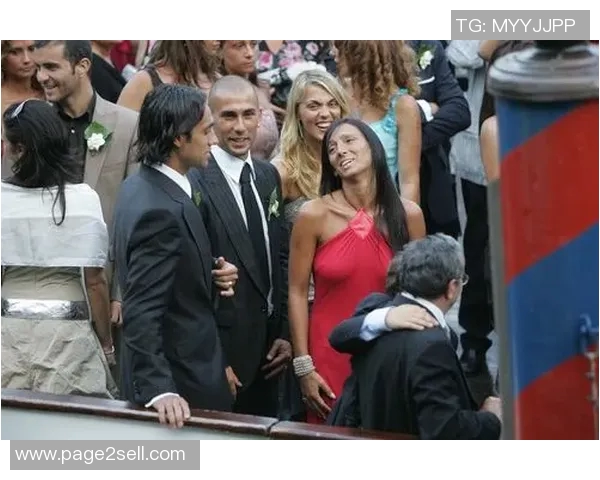 C罗与内斯塔的巅峰对决足球场上的传奇碰撞与荣耀之路